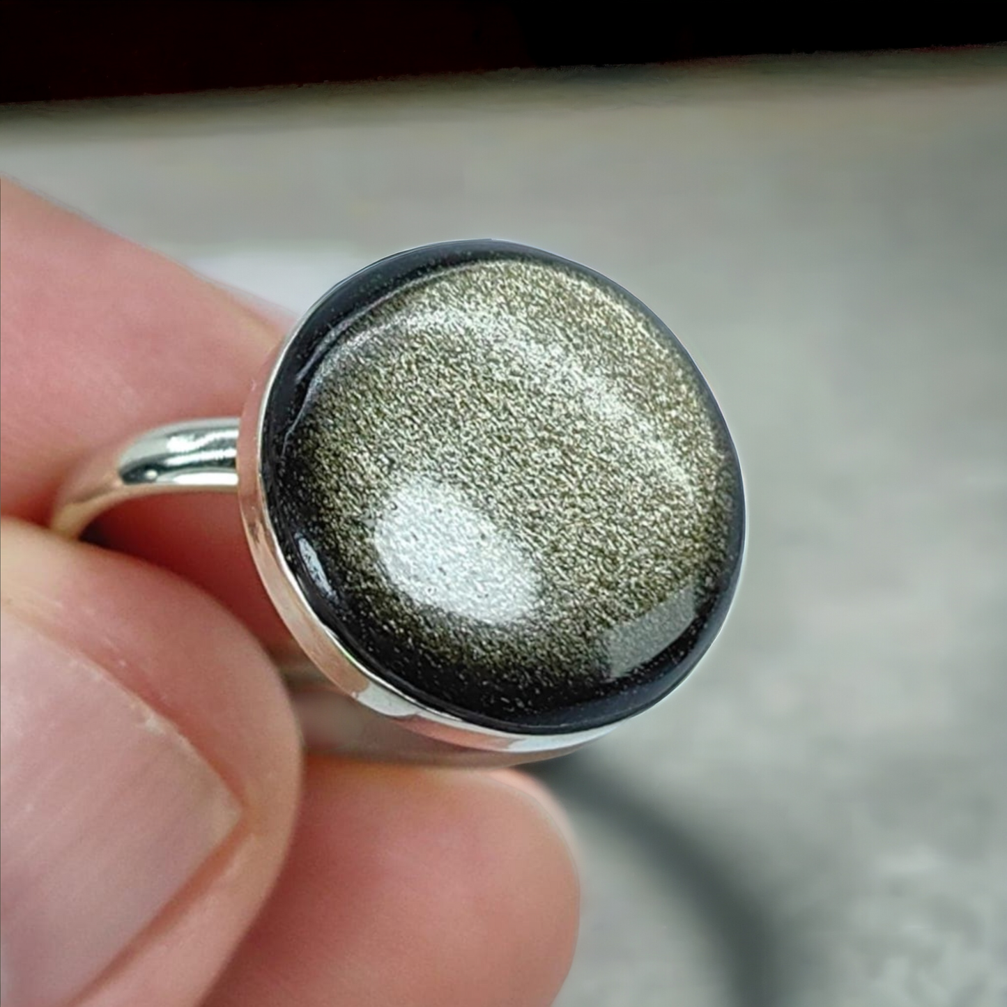 Anillo Circular Obsidiana Dorada