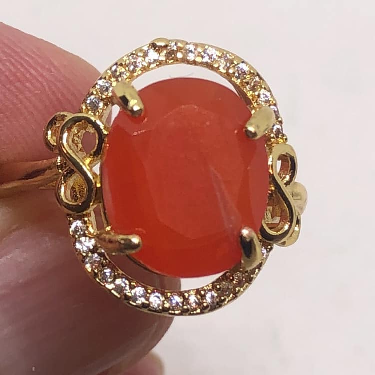 Anillo Cornalina Oval y Circonias Talla 5 1/2