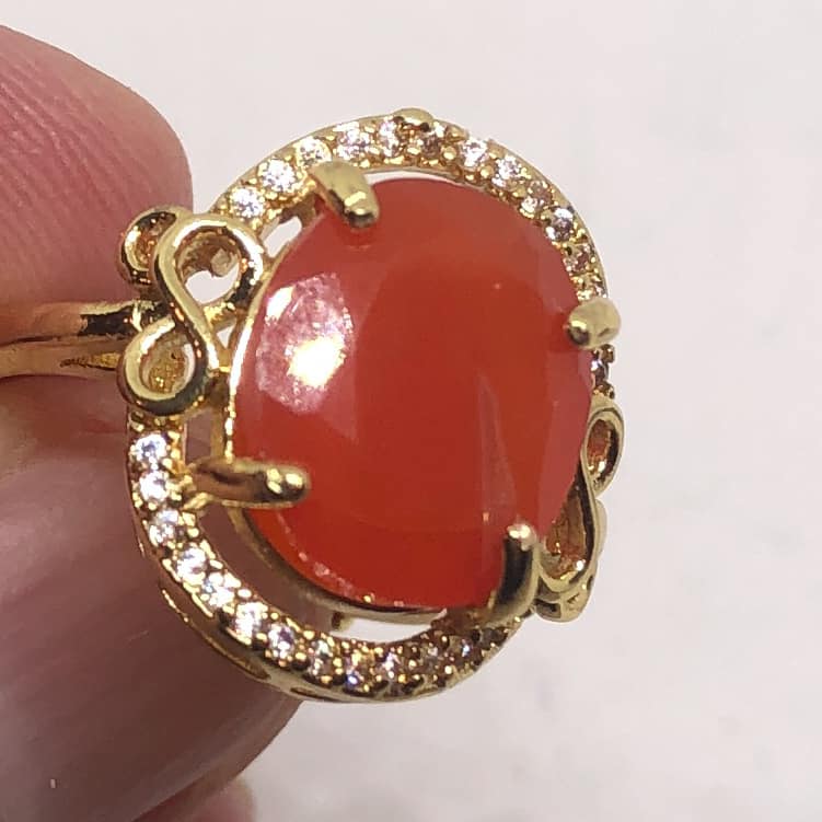 Anillo Cornalina Oval y Circonias Talla 5 1/2