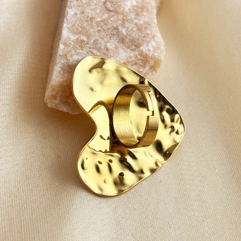 Anillo Dorado Corazón Amartillado Ajustable