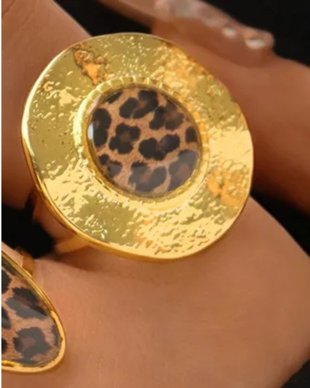 Anillo Dorado Circular Ronda Resina Leopardo Ajustable