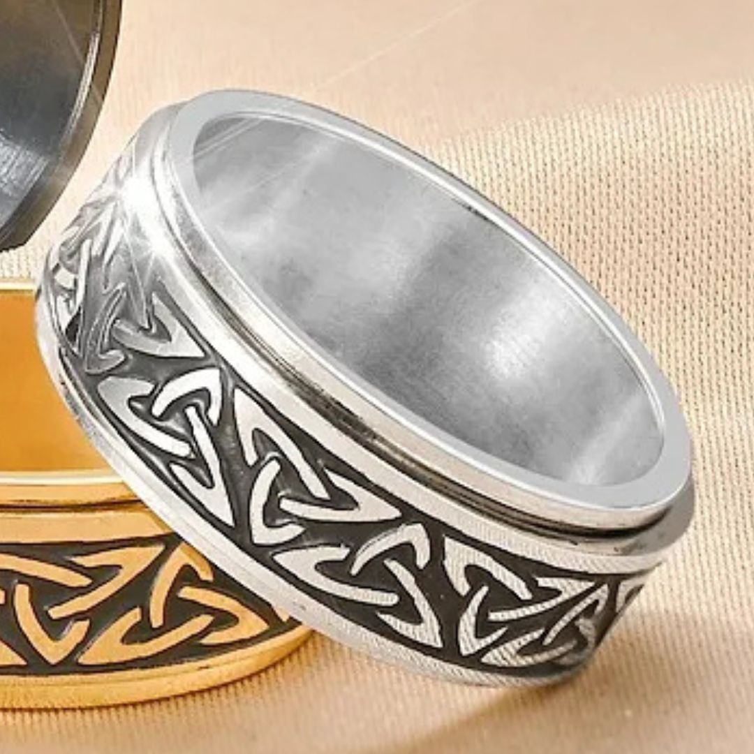 Anillo Aro Plateado Figuras Triada Talla 10