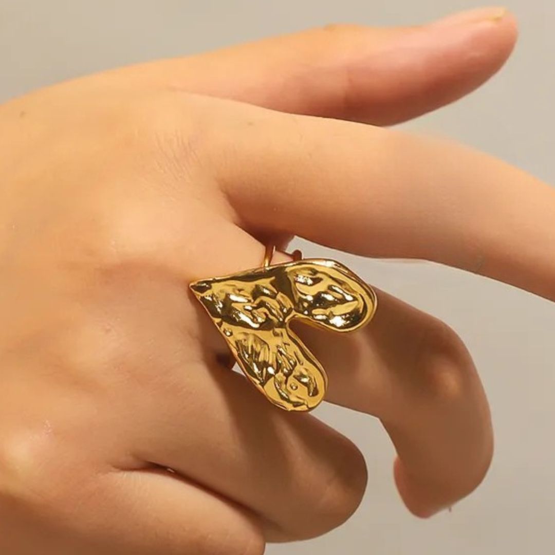 Anillo Dorado Corazón Amartillado - Ajustable