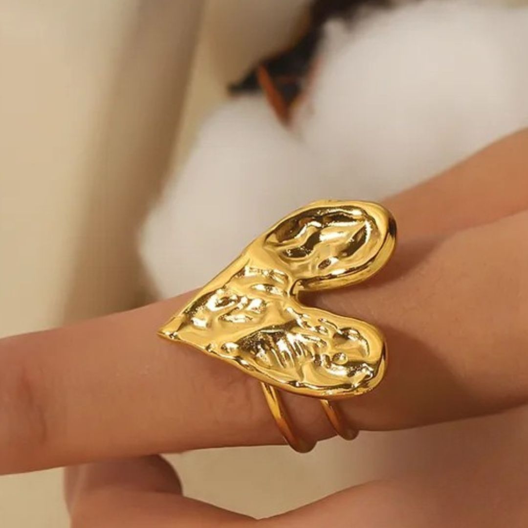 Anillo Dorado Corazón Amartillado - Ajustable