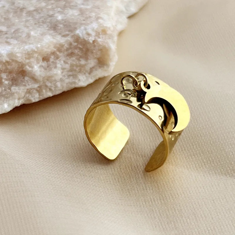 Anillo Dorado Dije Luna - Ajustable