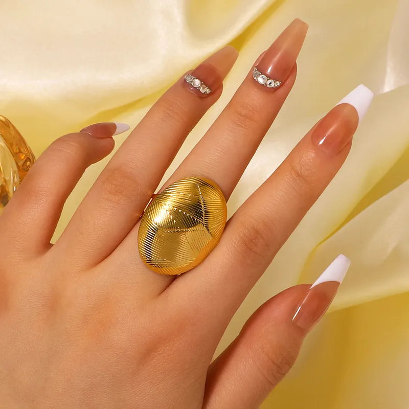 Anillo Dorado Cabujón Trazos Cortes - Ajustable