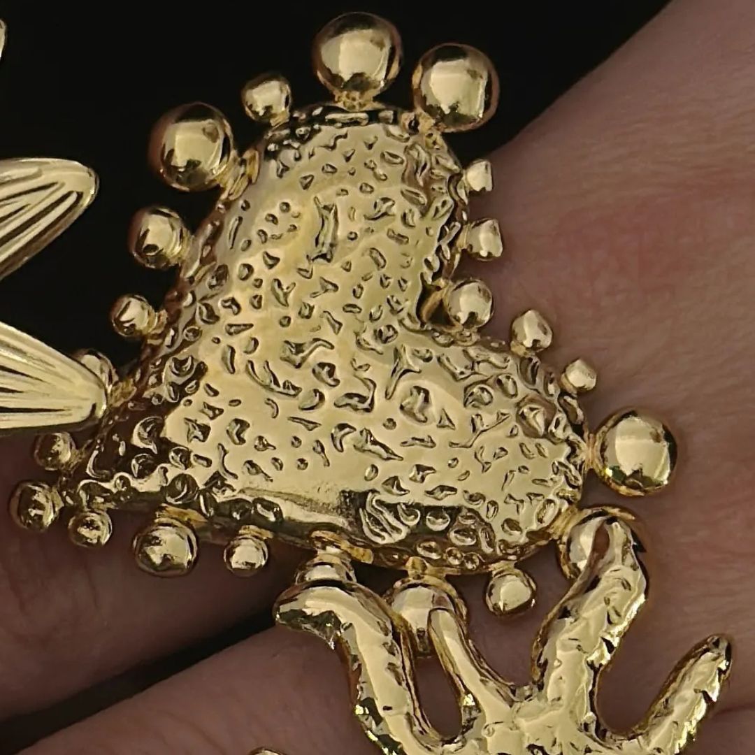 Anillo Dorado Corazón Exagerado - Ajustable