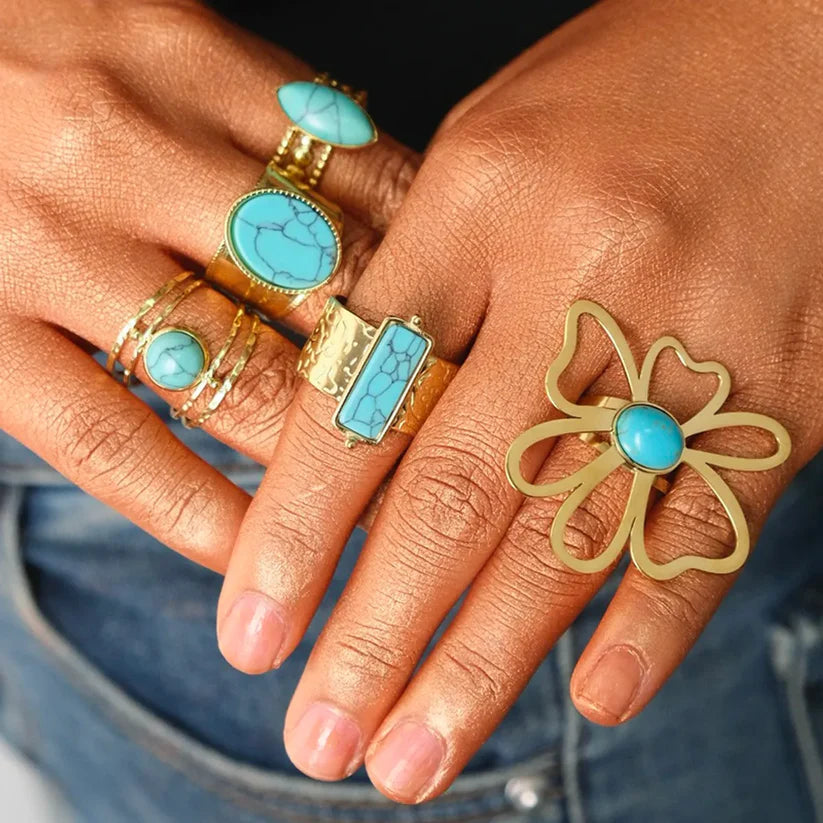 Anillo Dorado Flor y Cuenca Turquesa