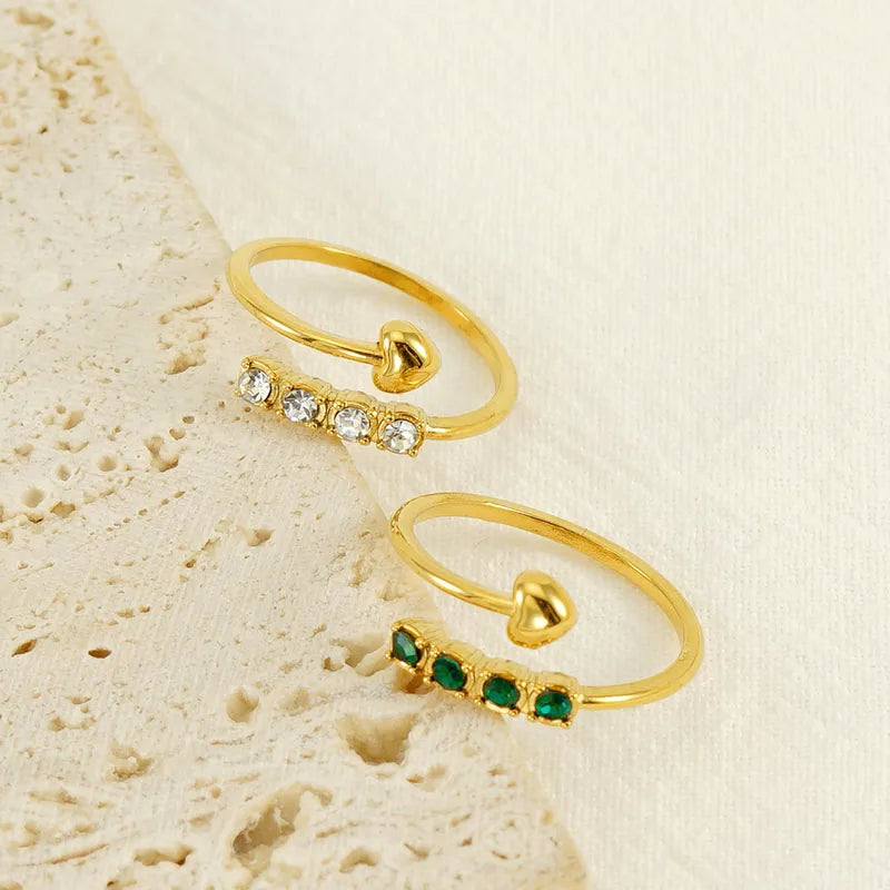 Anillo Dorado Punta Corazón y Circón - Talla 07