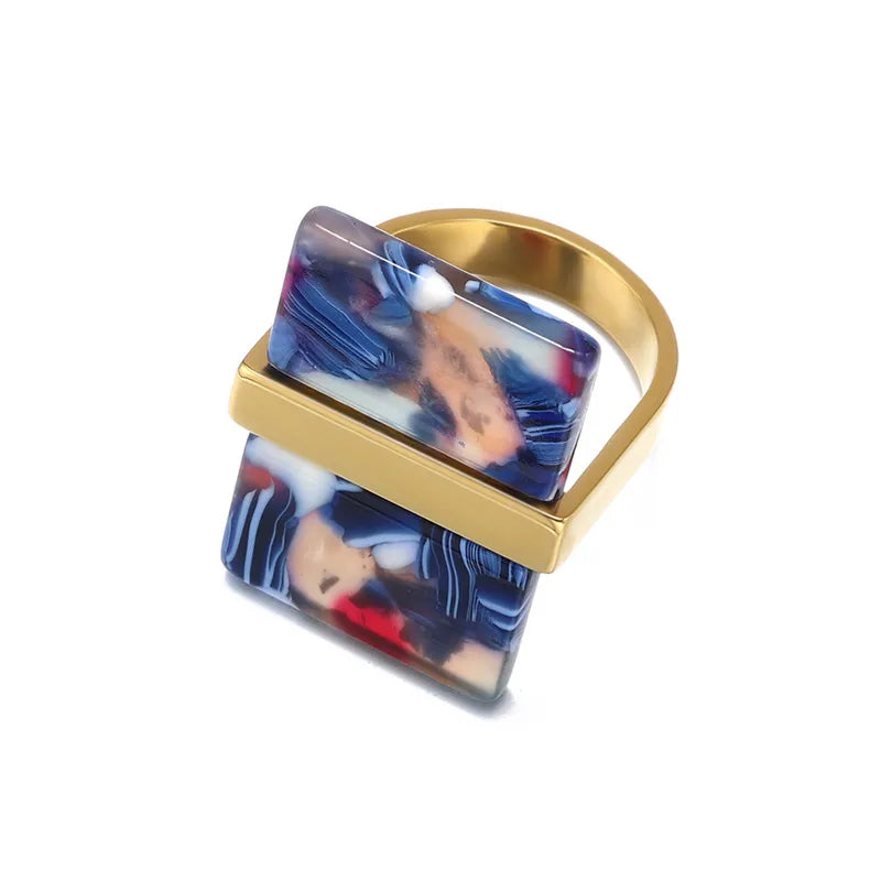 Anillo Dorado con Ronda Cuadrada Azul Oscuro - Talla 7