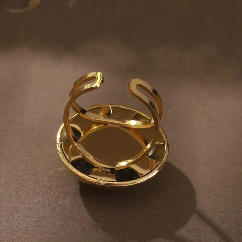 Anillo Dorado Circular Amartillado Ajustable