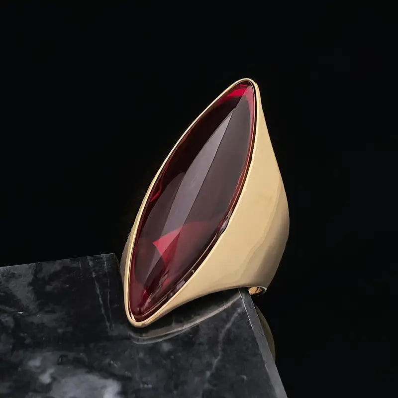 Anillo Dorado Ronda Cristal Rojo, Talla 8