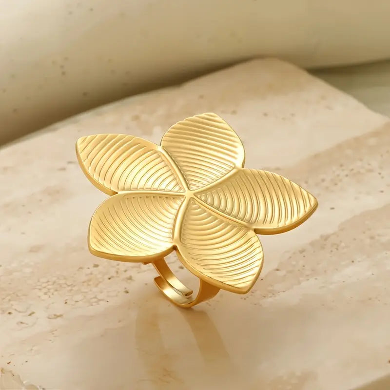 Anillo Dorado Flor Cinco Pétalos Ajustable