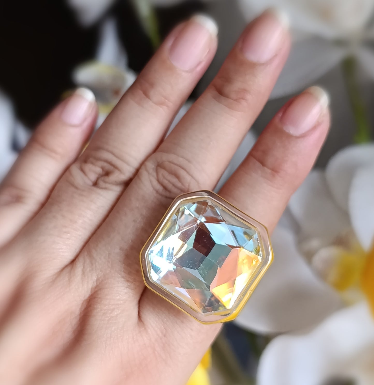Anillo Resina Amarilla Ronda Blanca Talla 8