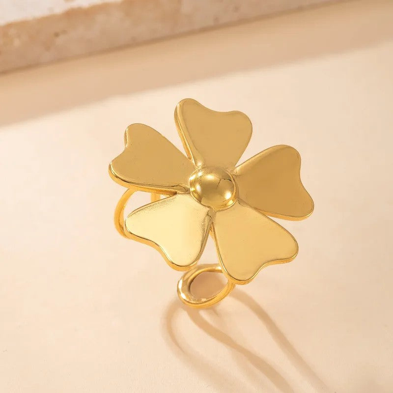 Anillo Dorado Flor Cinco Hojas - Ajustable
