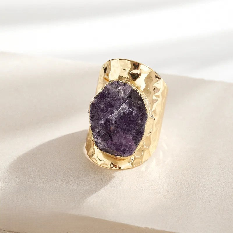 Anillo Dorado Circular Amartillado Piedra Mineral Amatista - Ajustable