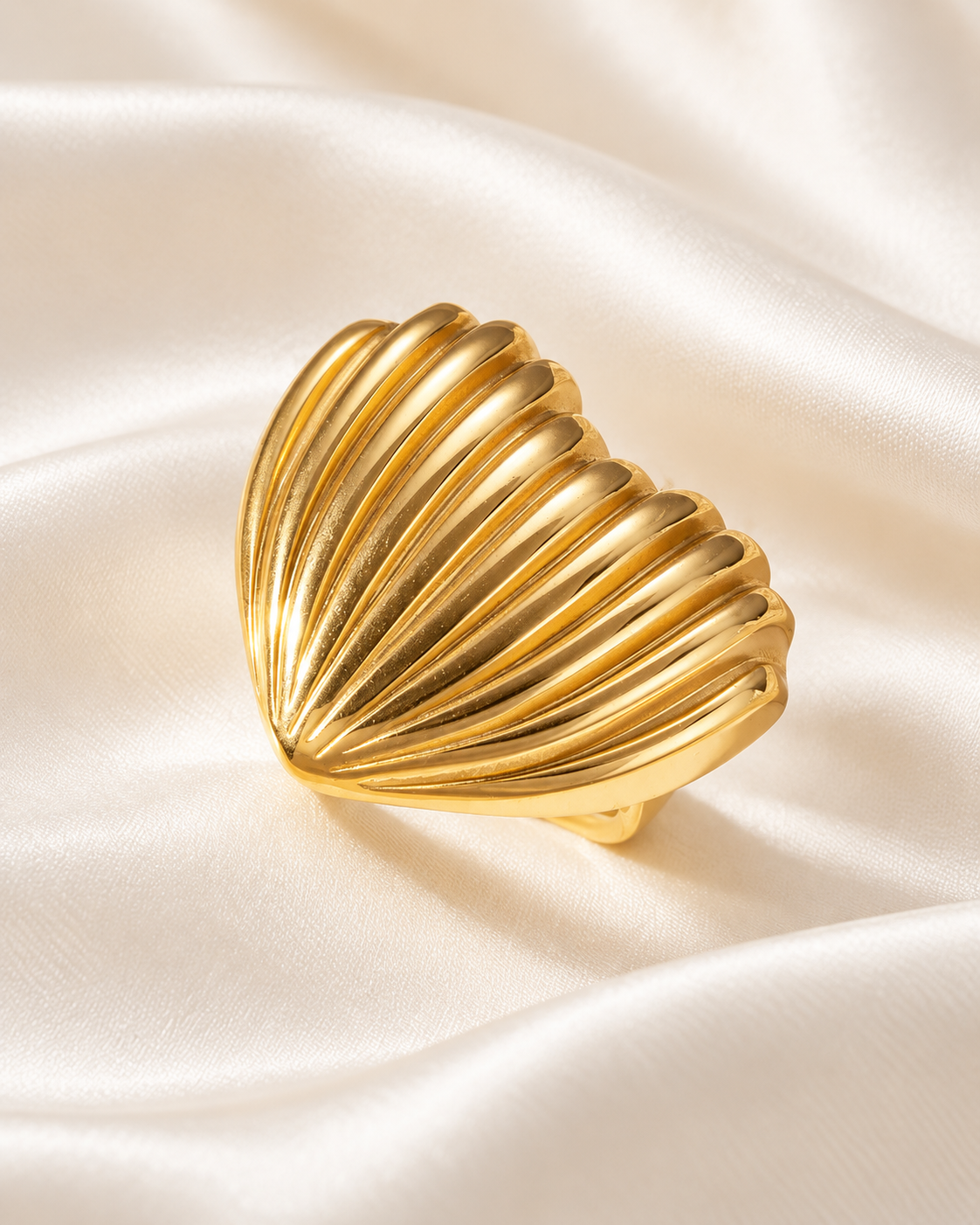 Anillo Dorado Corazón Rayas - Talla 7