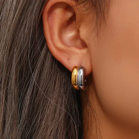 Aretes Medias Argollas Doradas y Plateadas