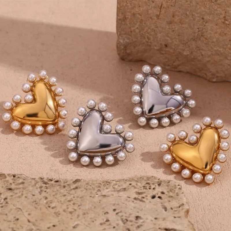 Aretes Plateados Corazón Perlas