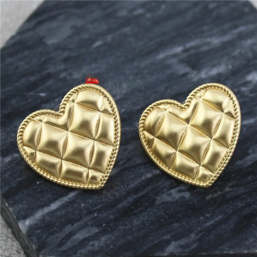 Aretes Corazón Mate Acabado Acojinado