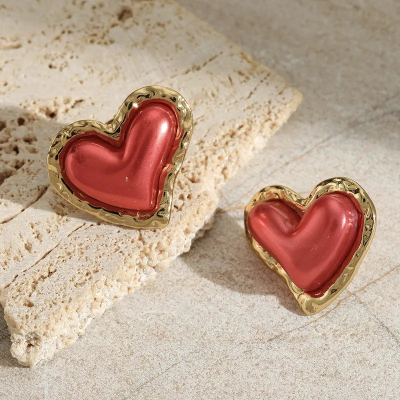 Aretes Dorados Corazón Rojo Fuego