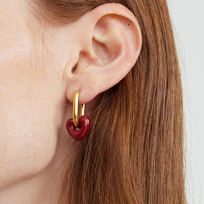 Aretes Argollas Doradas y Dije Corazón Rojo Fuego