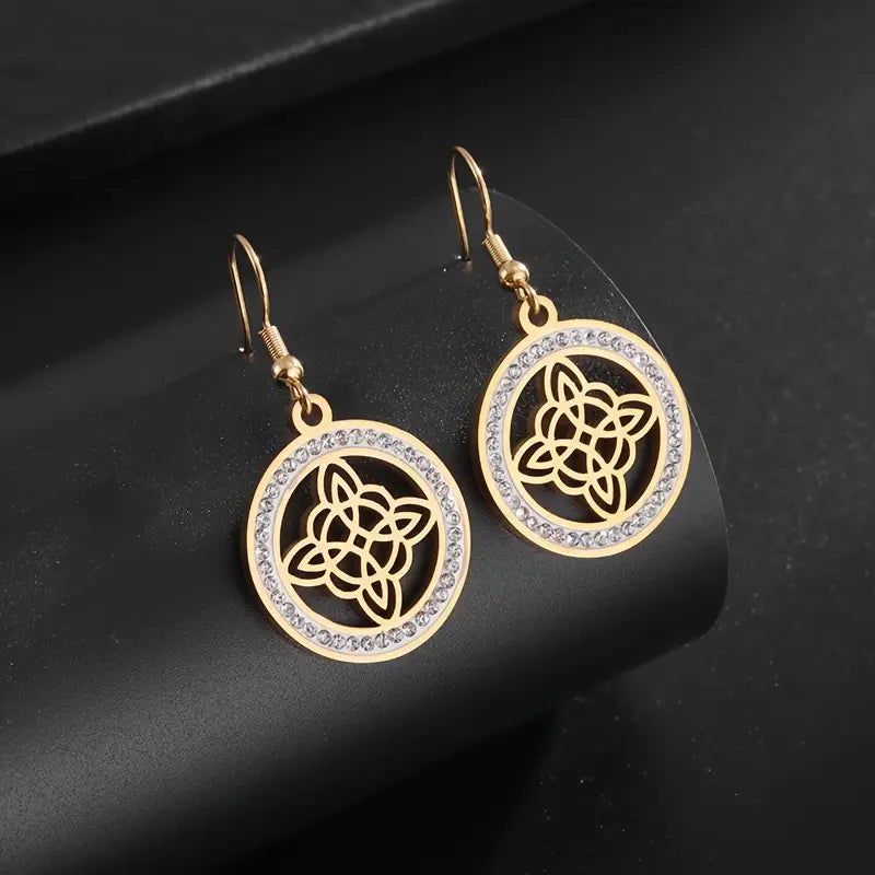 Aretes Dorados y Circón Nudo de Bruja