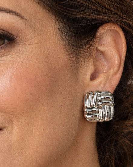 Aretes Plateados Cuadrados Entrelazados