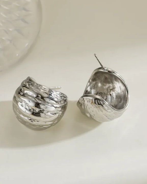 Aretes Plateados en C Amartillados