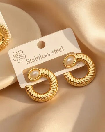 Aretes Dorados Arracadas y Perla