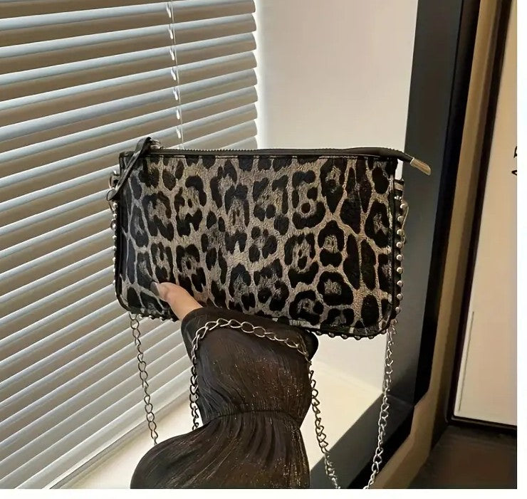 Clutch Animal Print Café