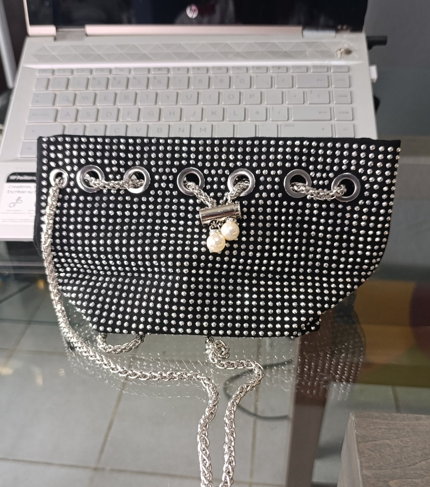 Bucket Bag Negra Estoperoles Plateados