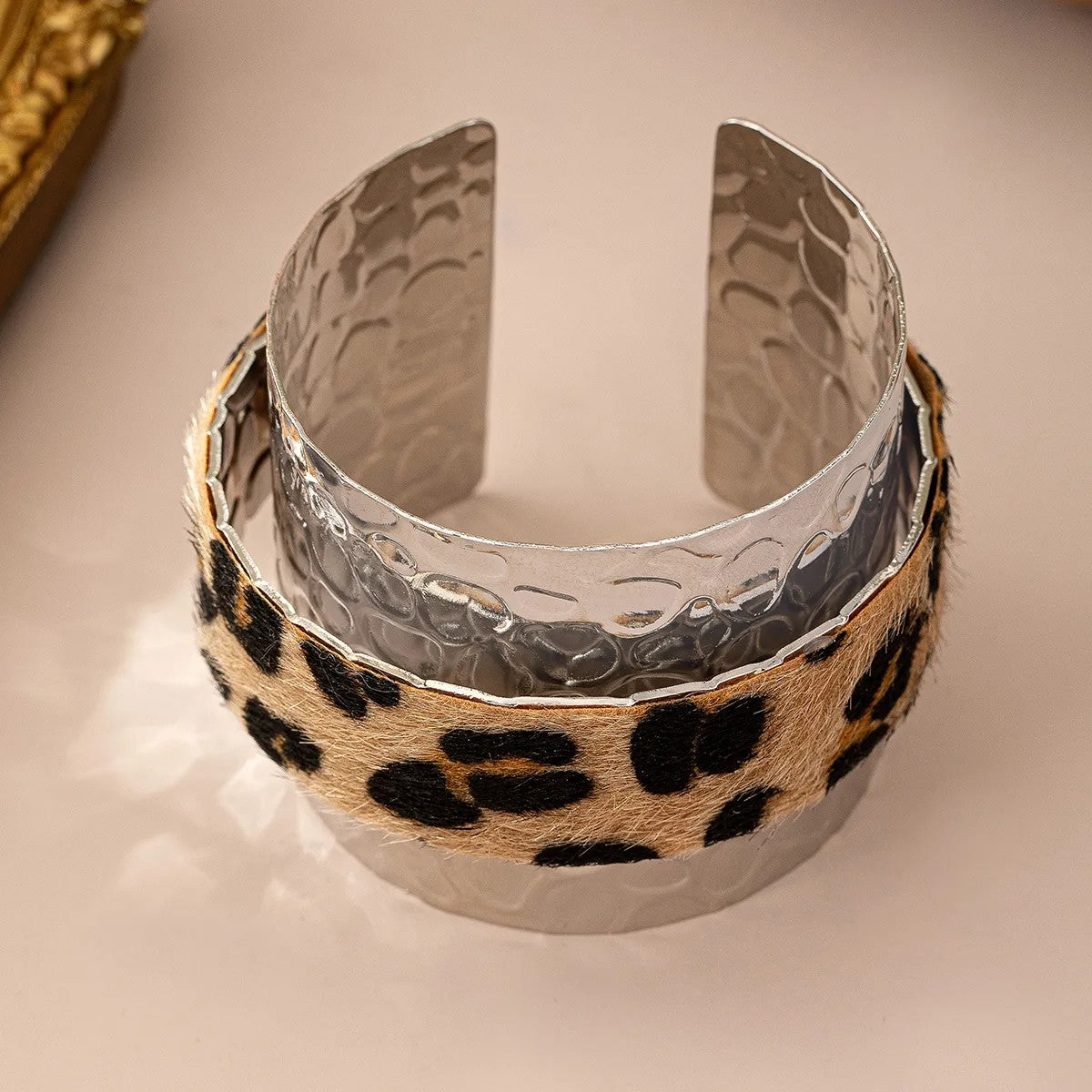 Brazalete Doble Capa Plateado y Animal Print
