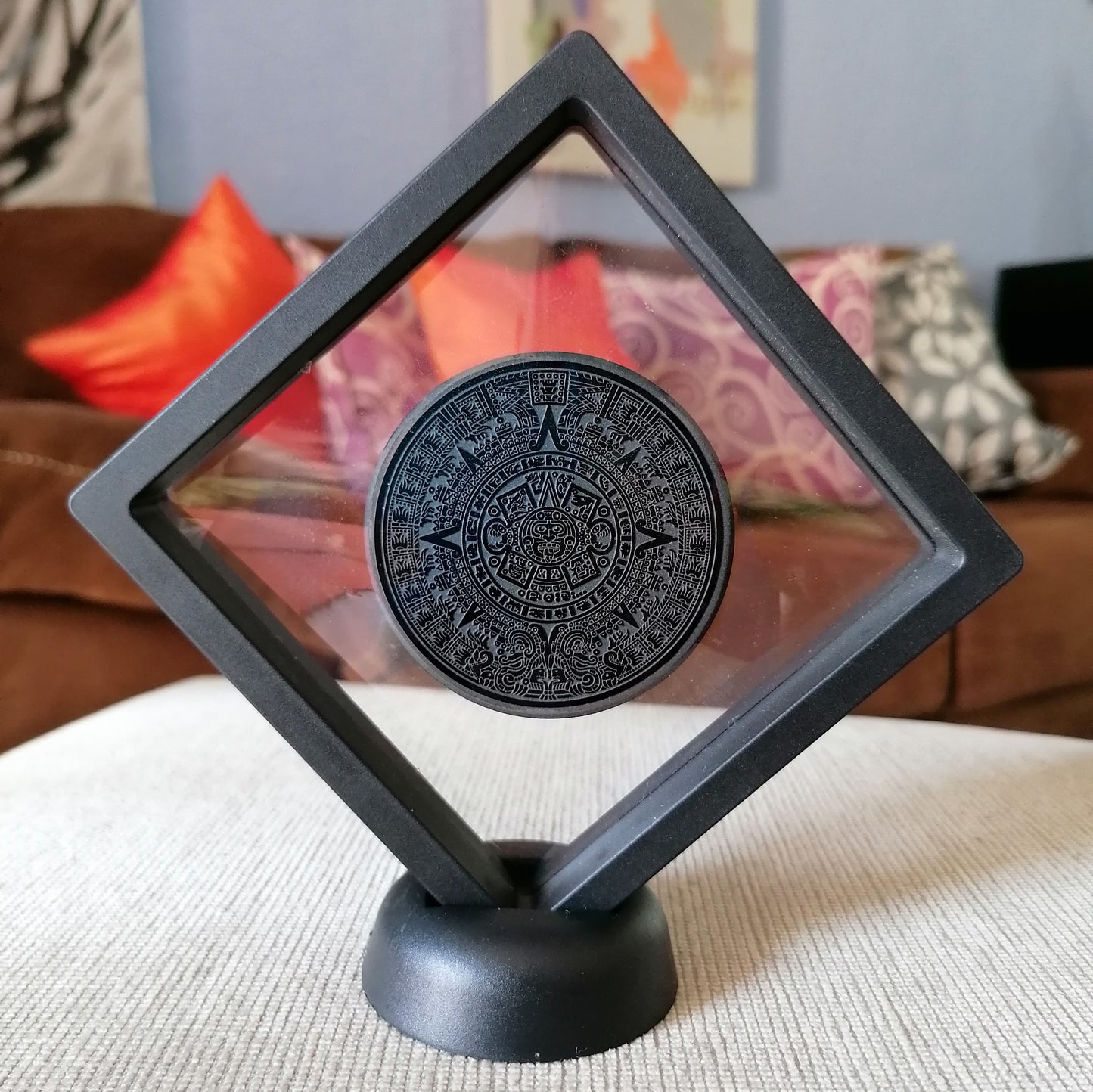 Obsidiana Grabada con Calendario Azteca o Piedra del Sol
