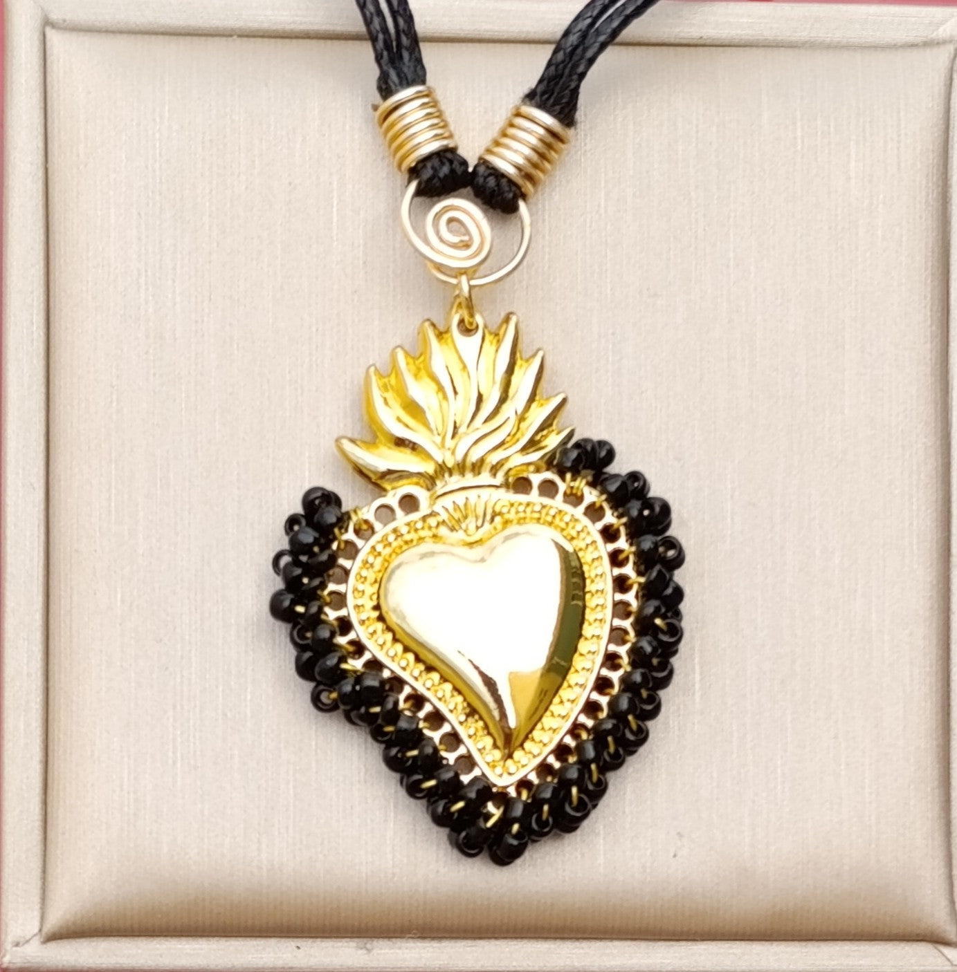 Collar Cordón Negro Dije Corazón Negro Chaquiras