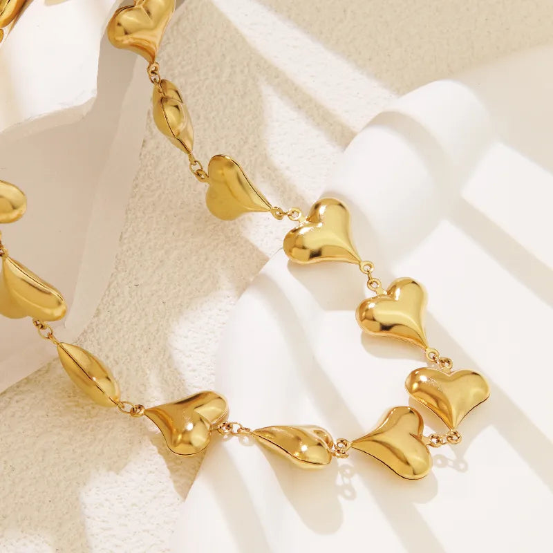 Collar Dorado de Múltiple Corazones