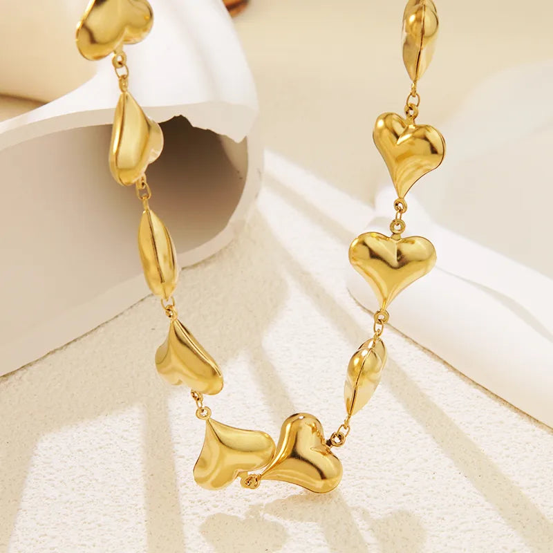 Collar Dorado de Múltiple Corazones