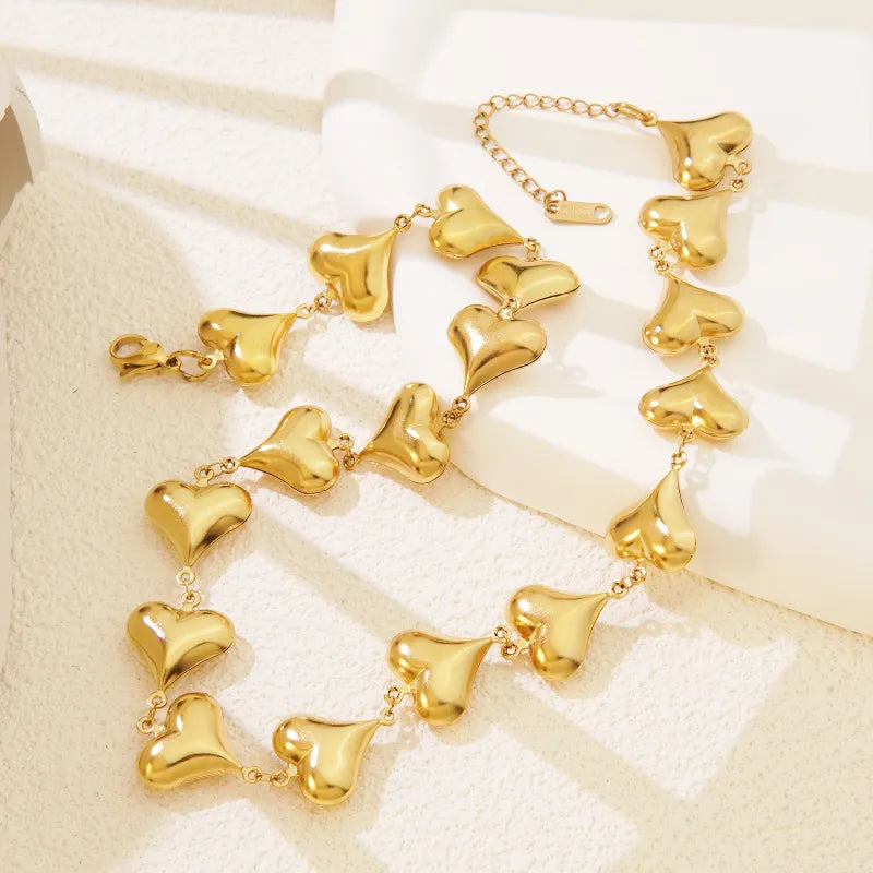 Collar Dorado de Múltiple Corazones