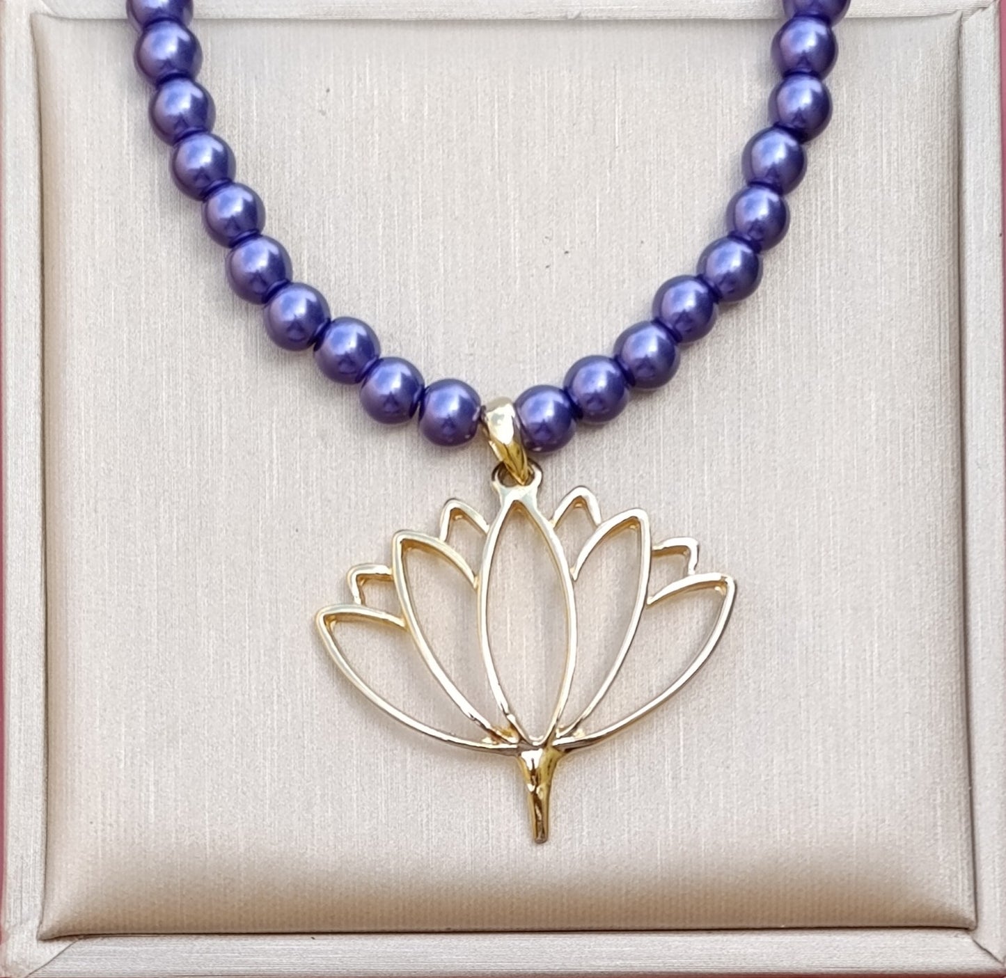 Collar Perlas Moradas Dije Flor de Loto