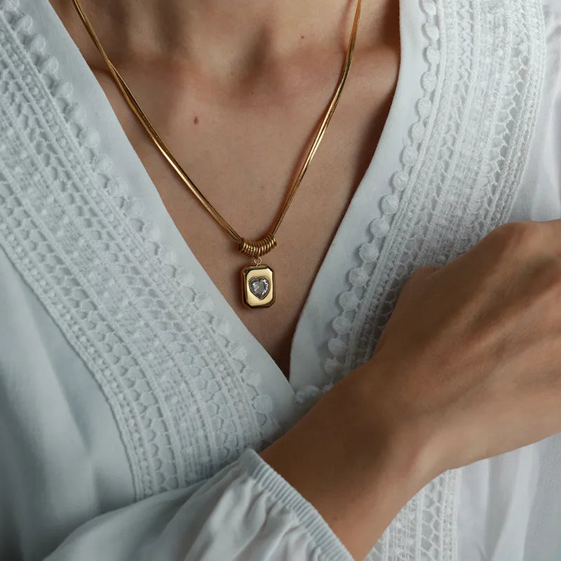 Collar Dorado Dije Corazón Circón Encapsulado