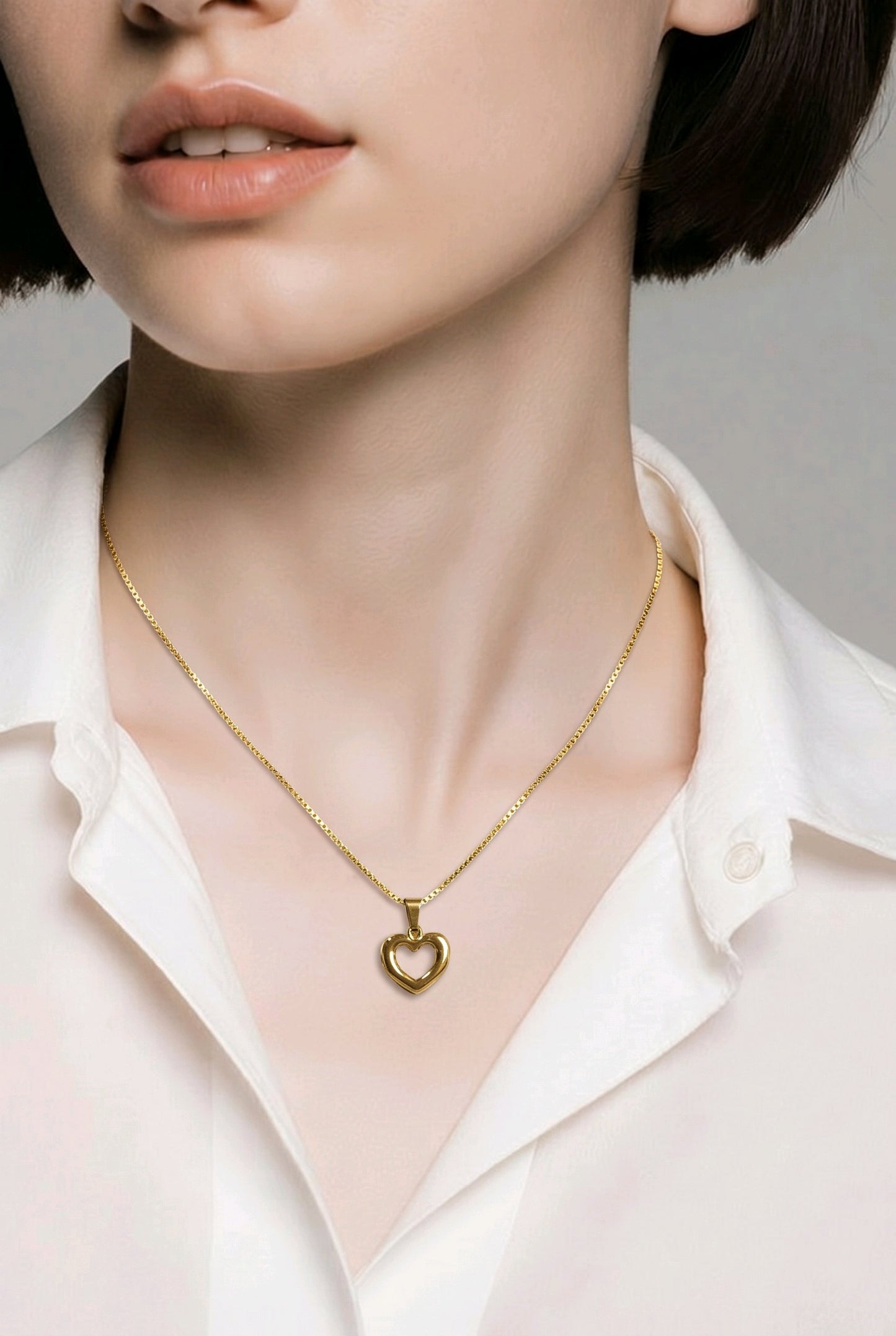 Collar Cadena Dorada Corazón Silueta