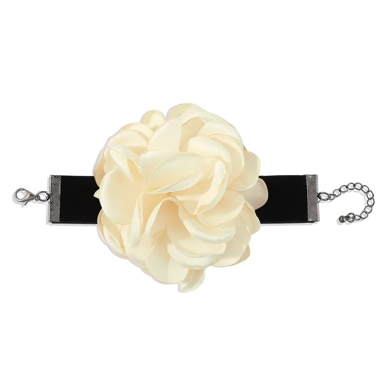Collar Tipo Gargantilla Flor Blanca