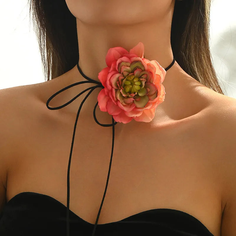 Collar Flor Tonos Rosas con Cordón de Amarre