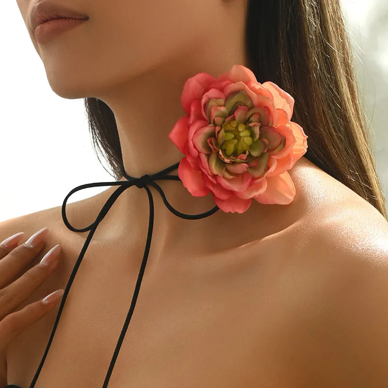 Collar Flor Tonos Rosas con Cordón de Amarre
