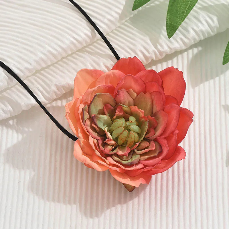 Collar Flor Tonos Rosas con Cordón de Amarre