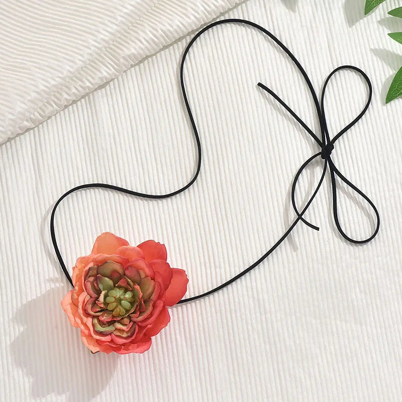Collar Flor Tonos Rosas con Cordón de Amarre