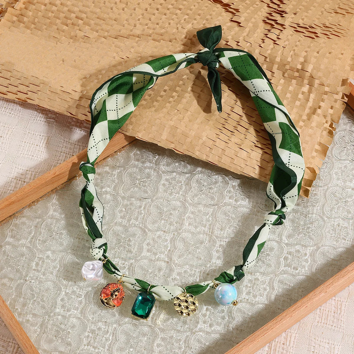 Collar Paliacate Rombos Verdes Dijes Varios