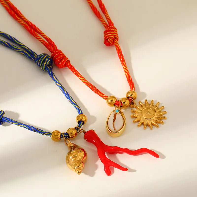 Collar Cordón Azul Dijes Coral y Caracol