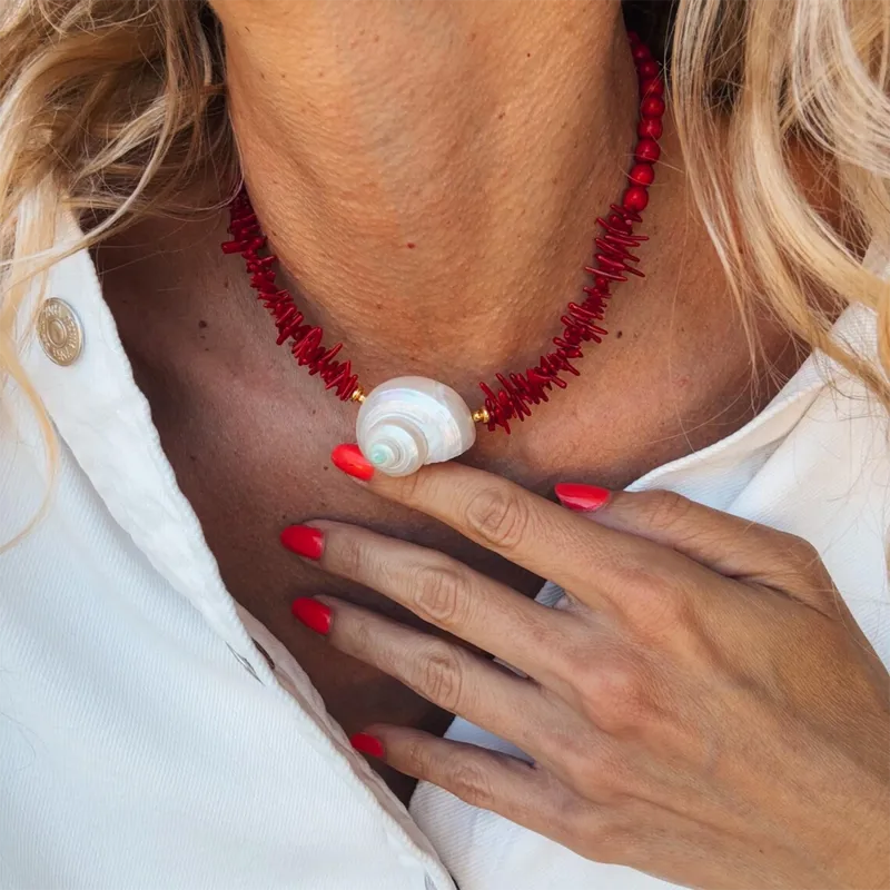Collar Cilindros y Lajas Rojas Dije Caracol