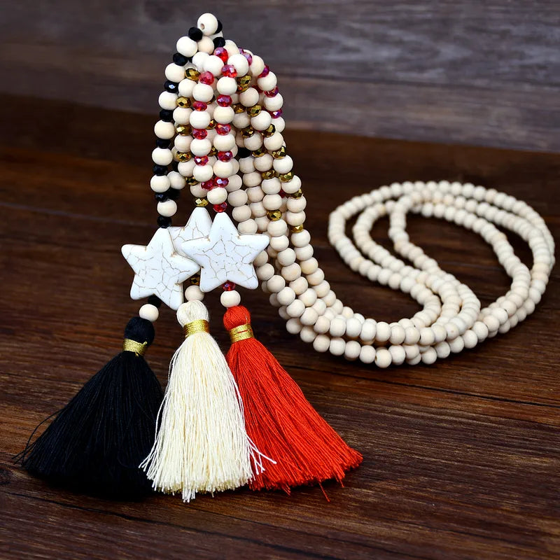 Collar Étnico Cuencas Blancas y Rojas, Estrella y Borla Roja